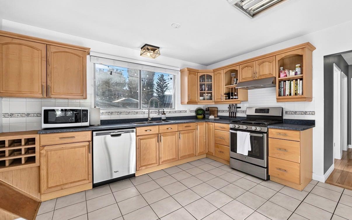 411 Woodland Crescent SE