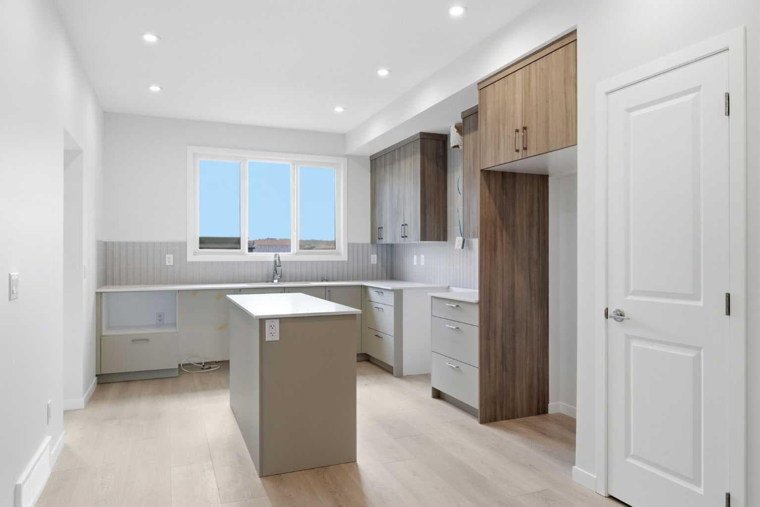 131 Royston Way NW