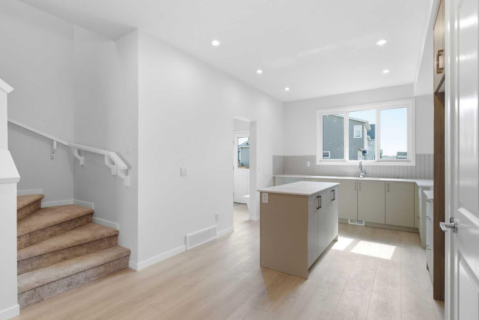 131 Royston Way NW