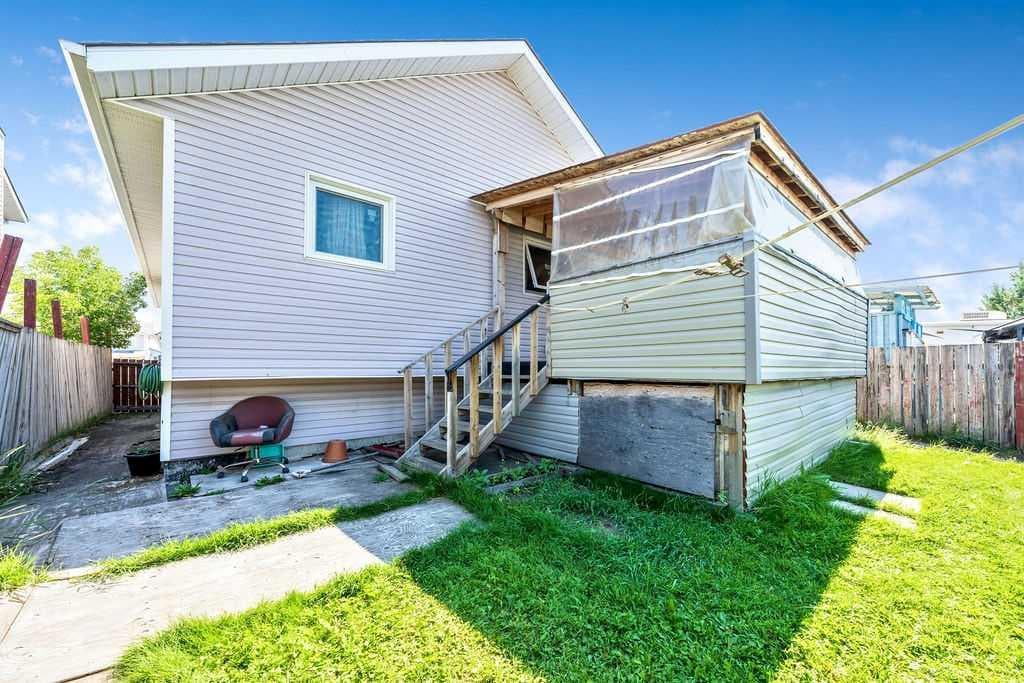 318 Applewood Drive SE