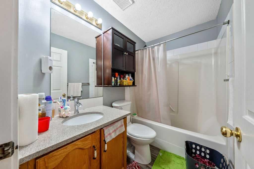 318 Applewood Drive SE