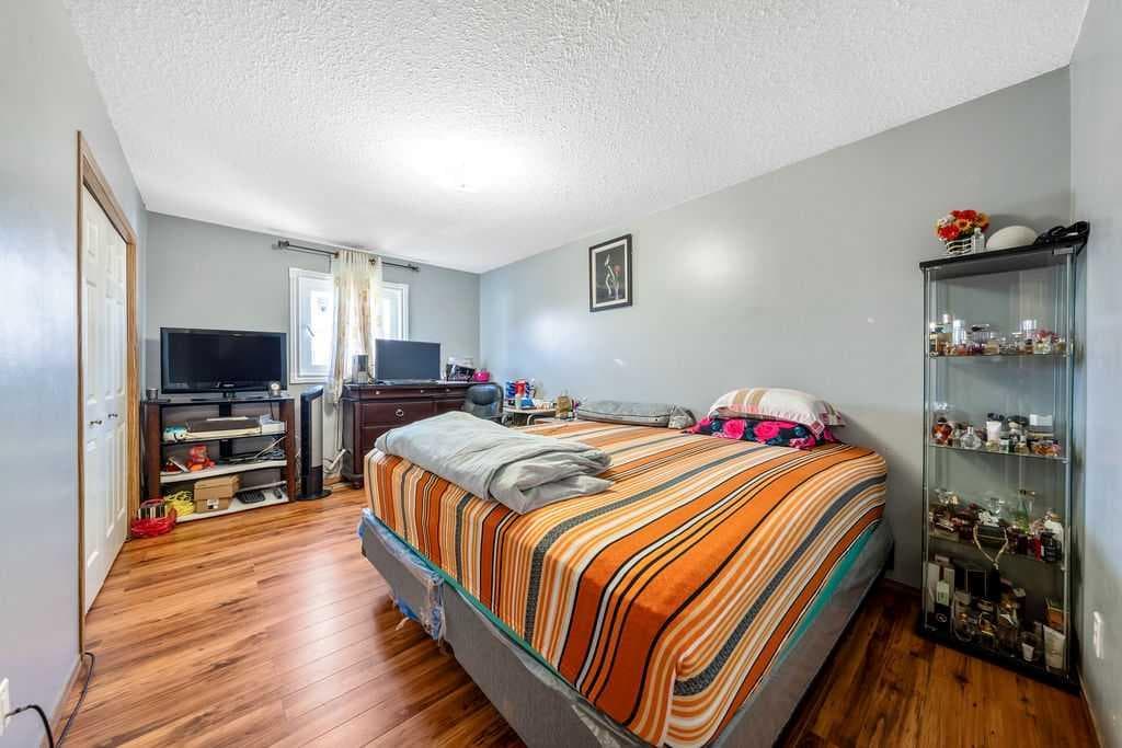 318 Applewood Drive SE