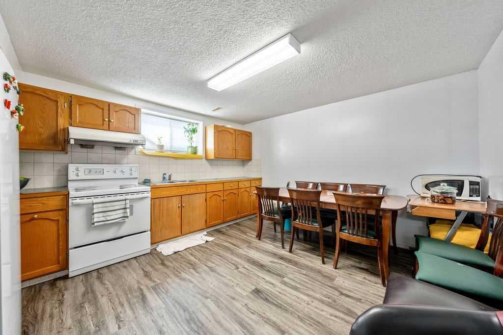 318 Applewood Drive SE