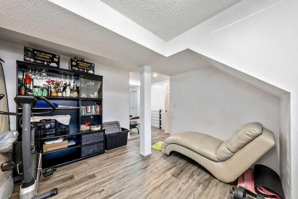 318 Applewood Drive SE