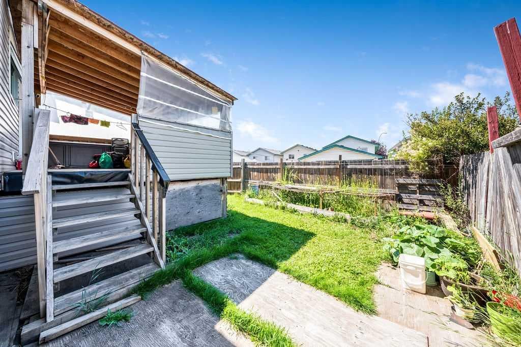318 Applewood Drive SE
