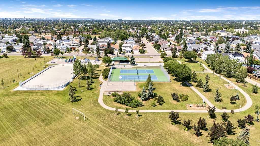 318 Applewood Drive SE