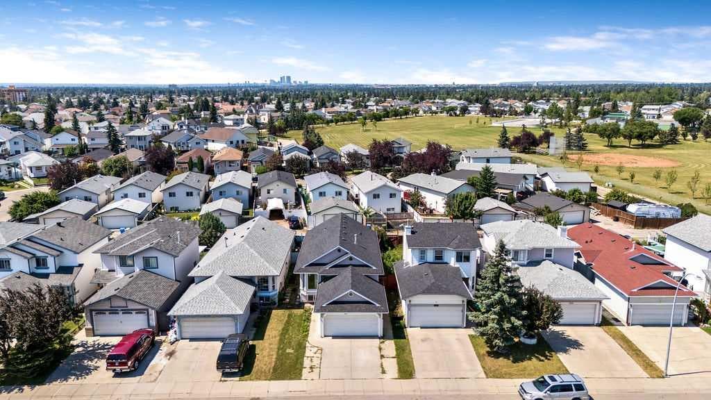 318 Applewood Drive SE