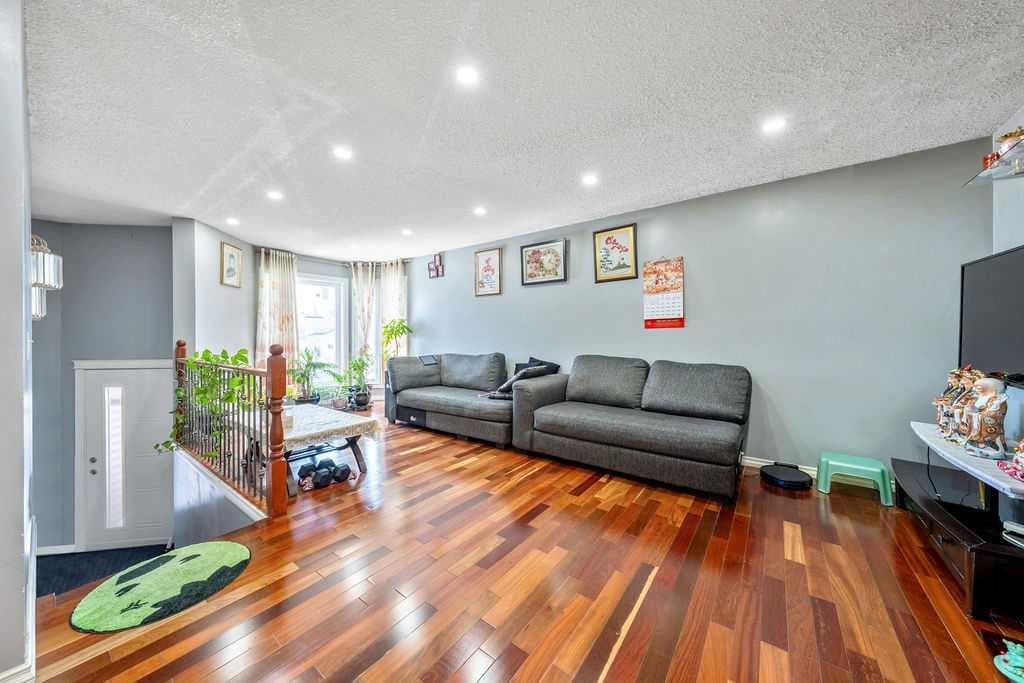 318 Applewood Drive SE