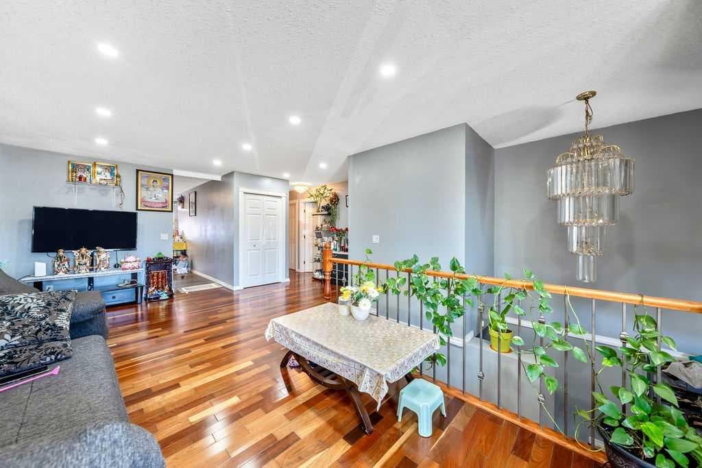 318 Applewood Drive SE