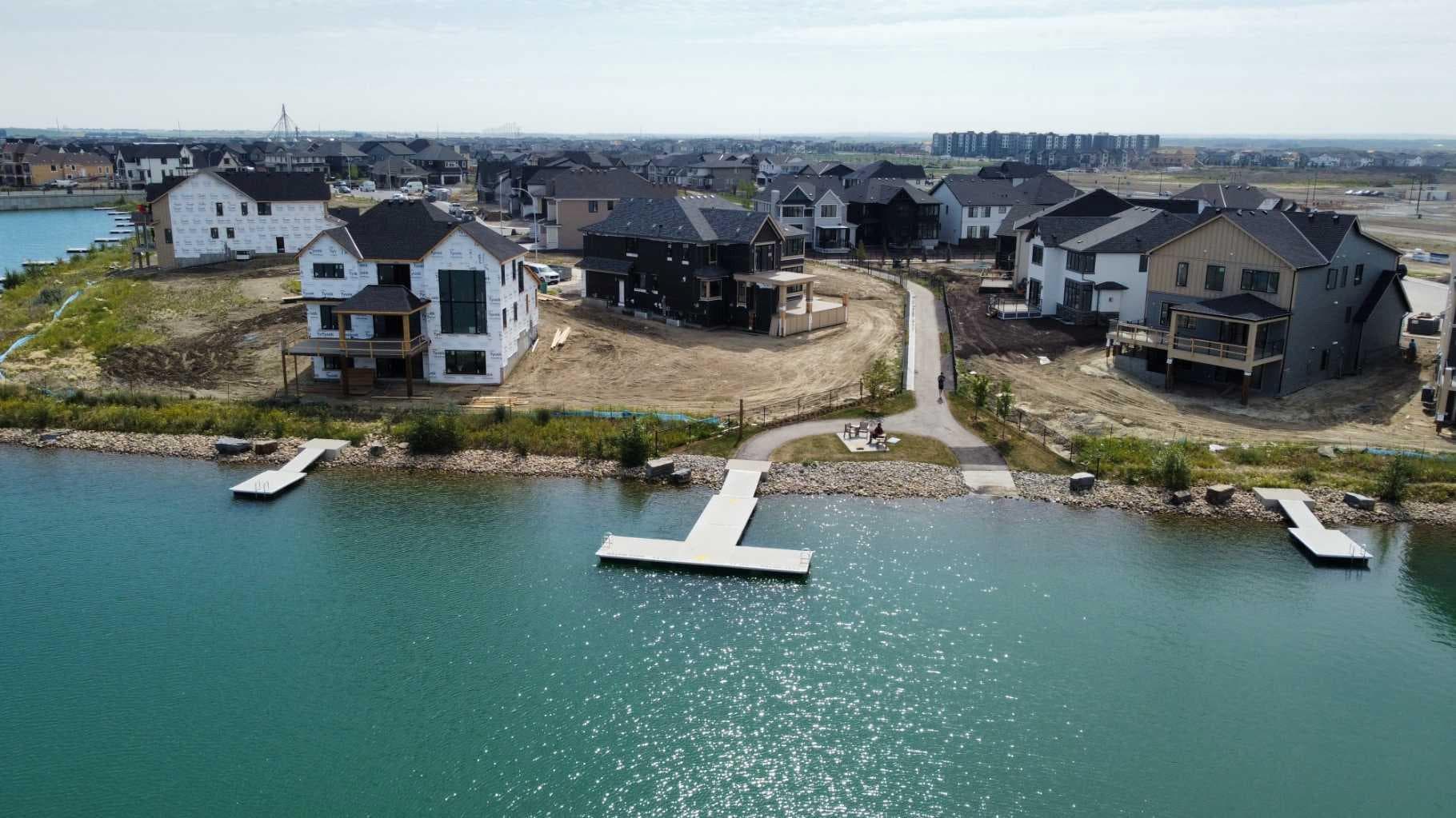 501 Marina Grove SE