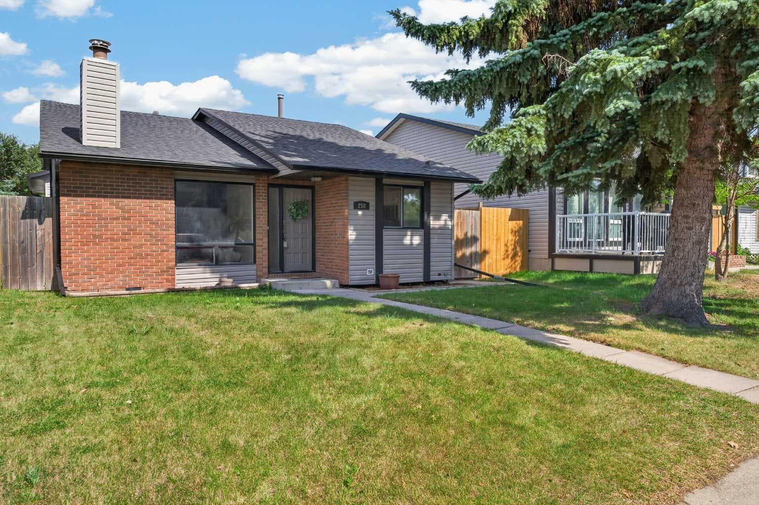 258 Summerwood Place SE
