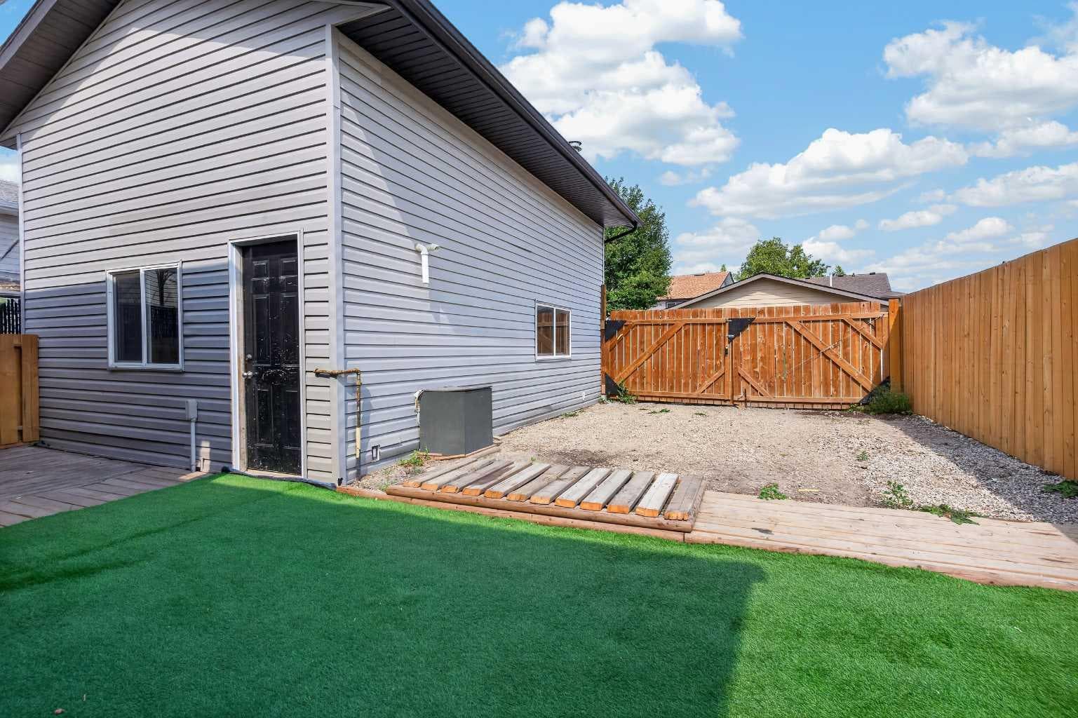 258 Summerwood Place SE