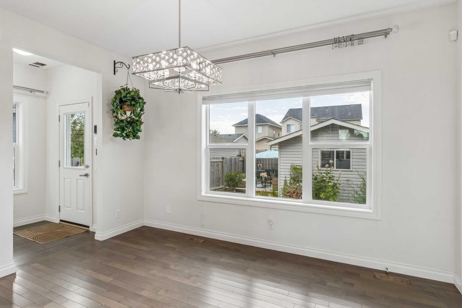 11 Legacy Crescent SE