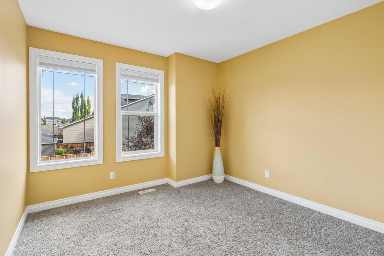 11 Legacy Crescent SE