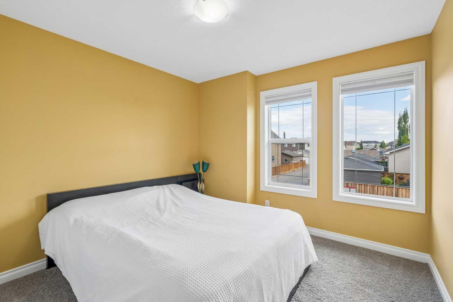 11 Legacy Crescent SE