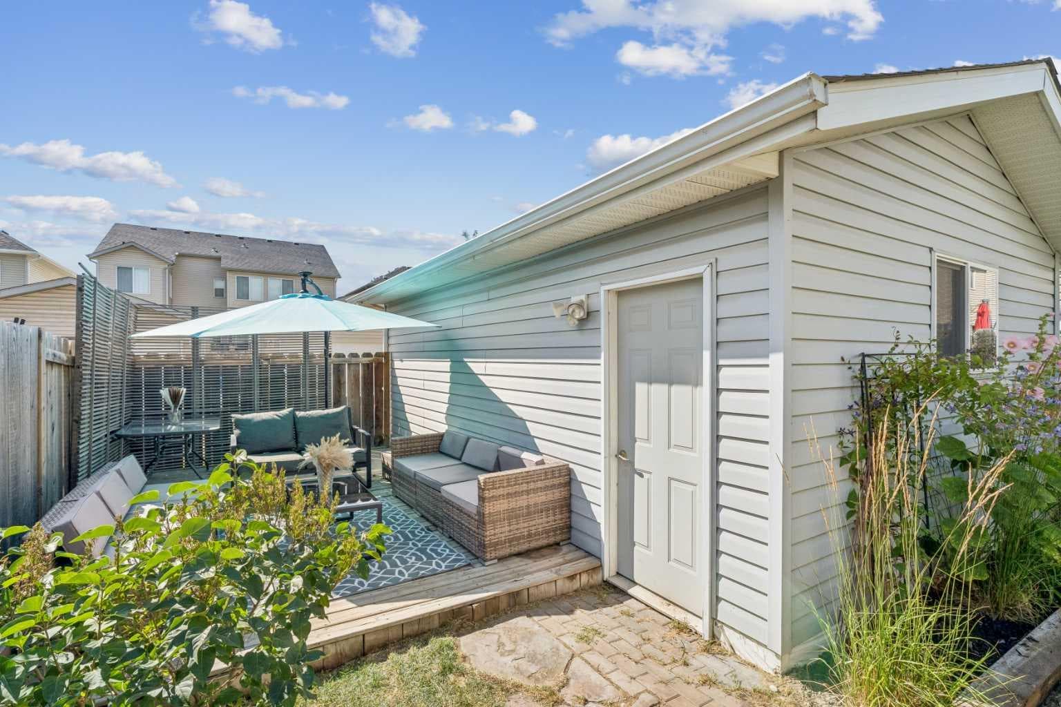 11 Legacy Crescent SE