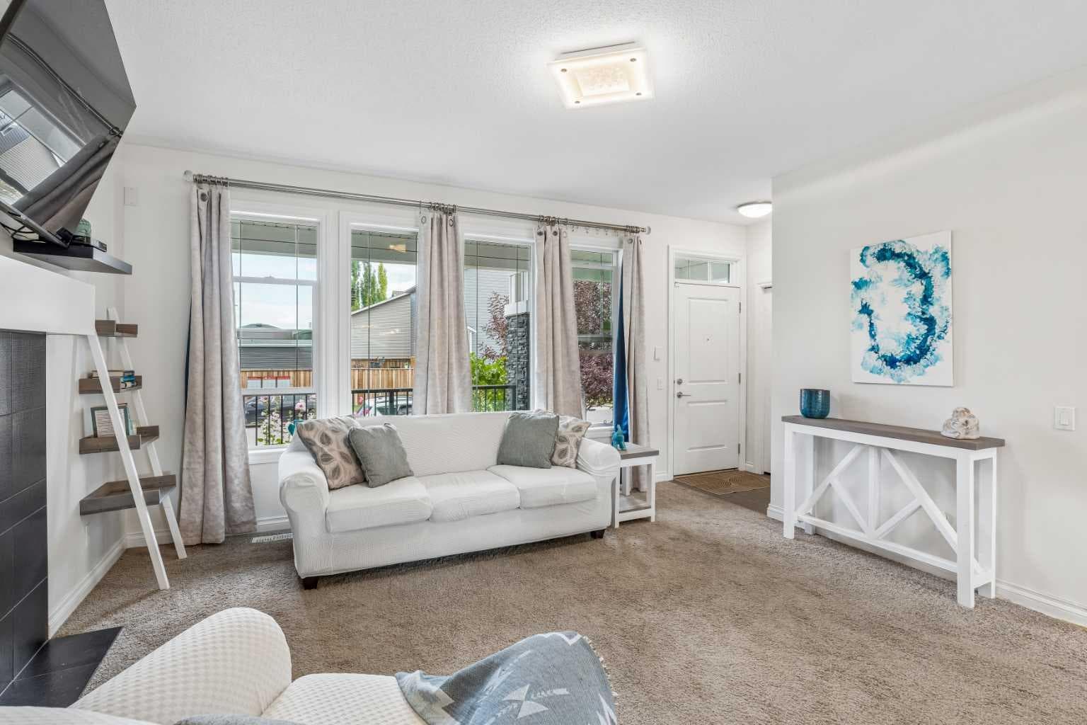 11 Legacy Crescent SE
