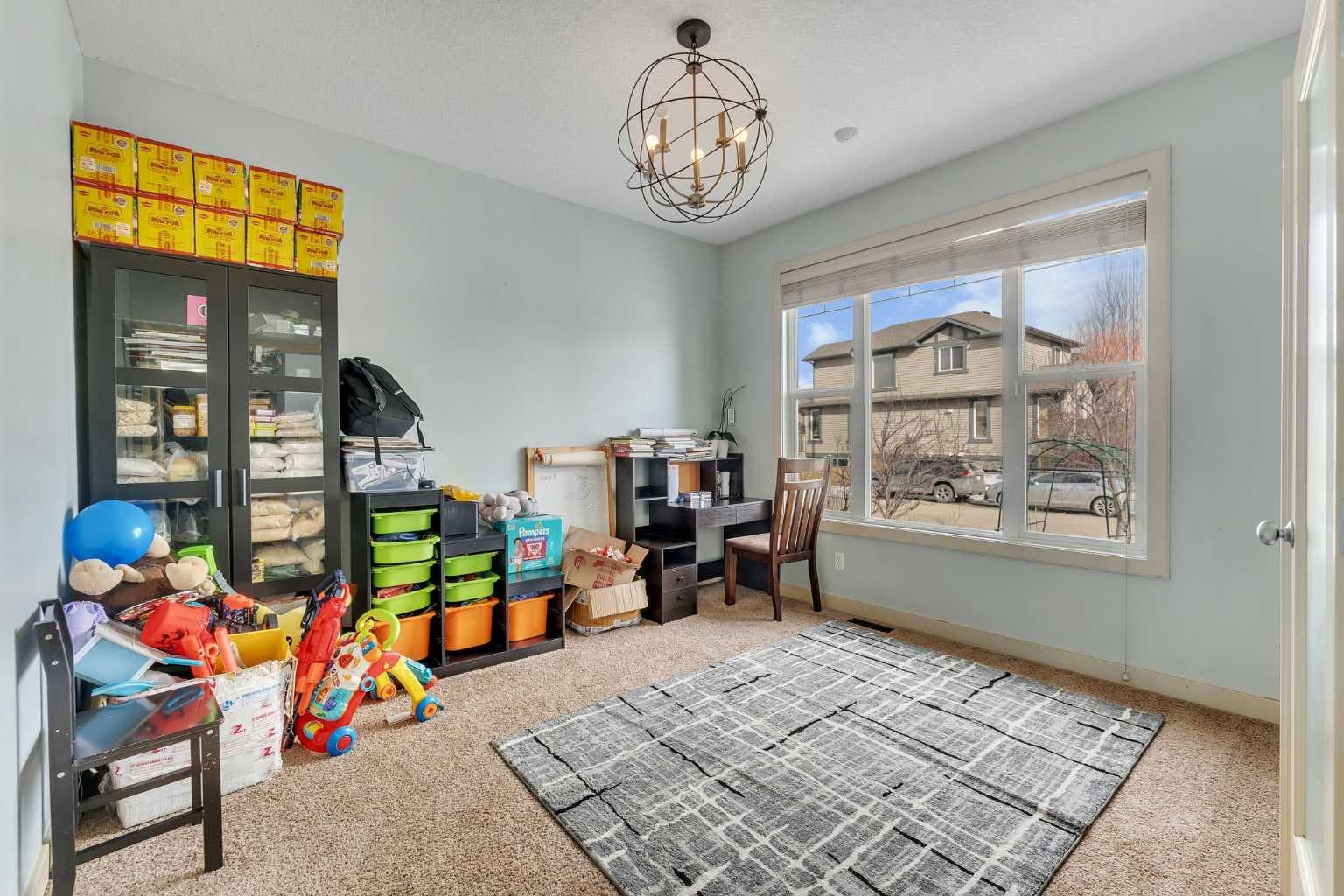 156 Bishop Crescent NW