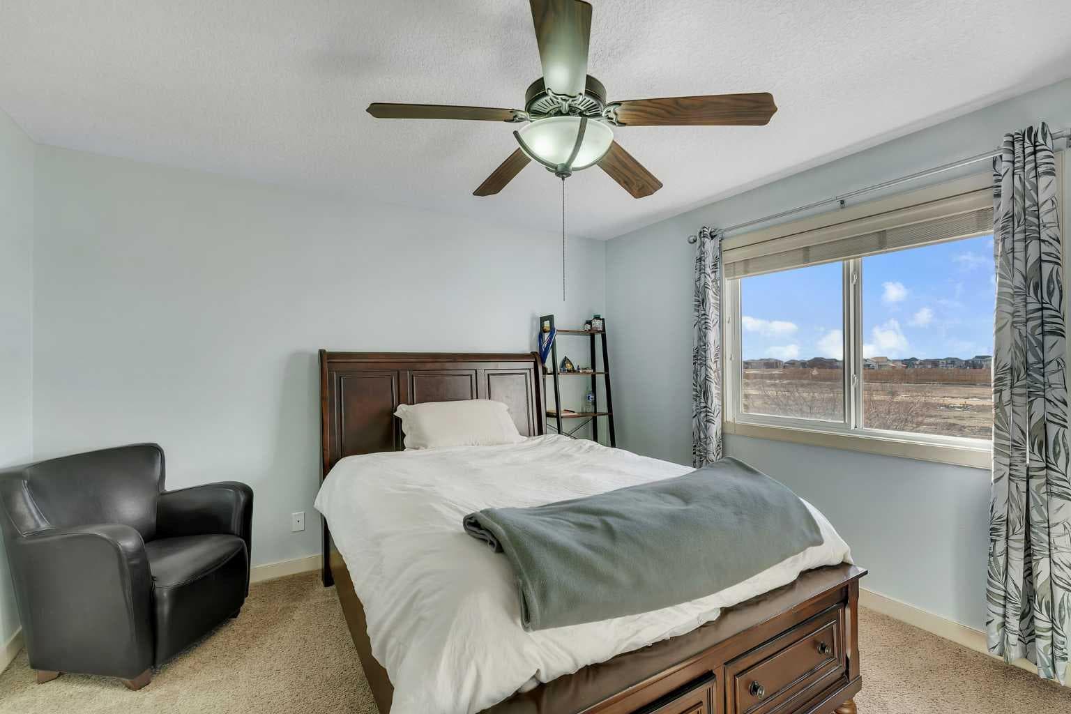 156 Bishop Crescent NW