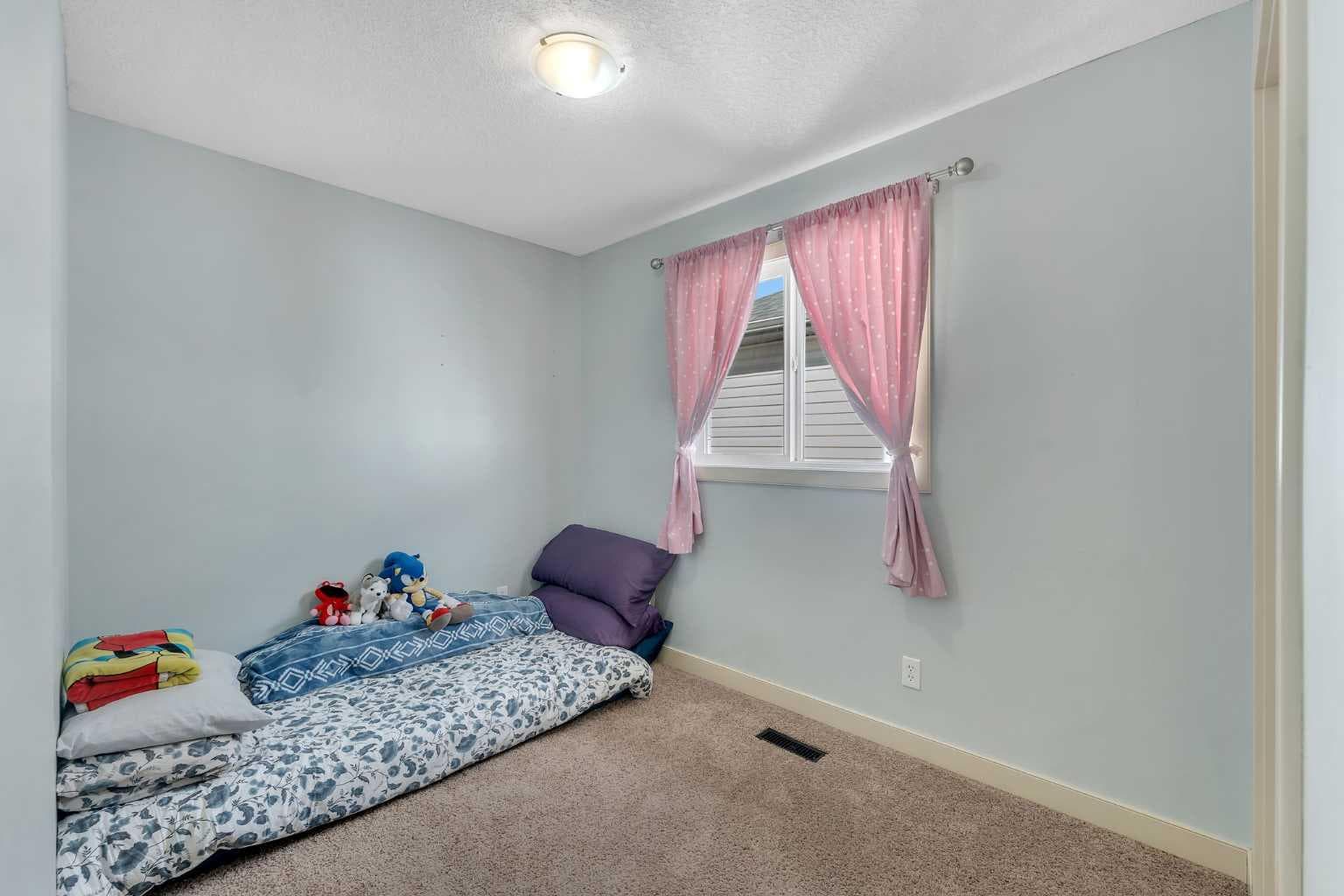 156 Bishop Crescent NW
