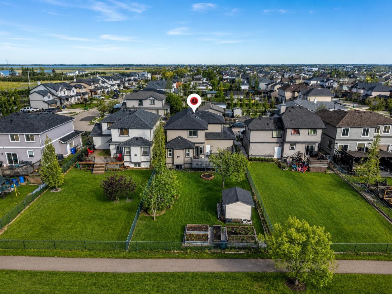 156 Bishop Crescent NW