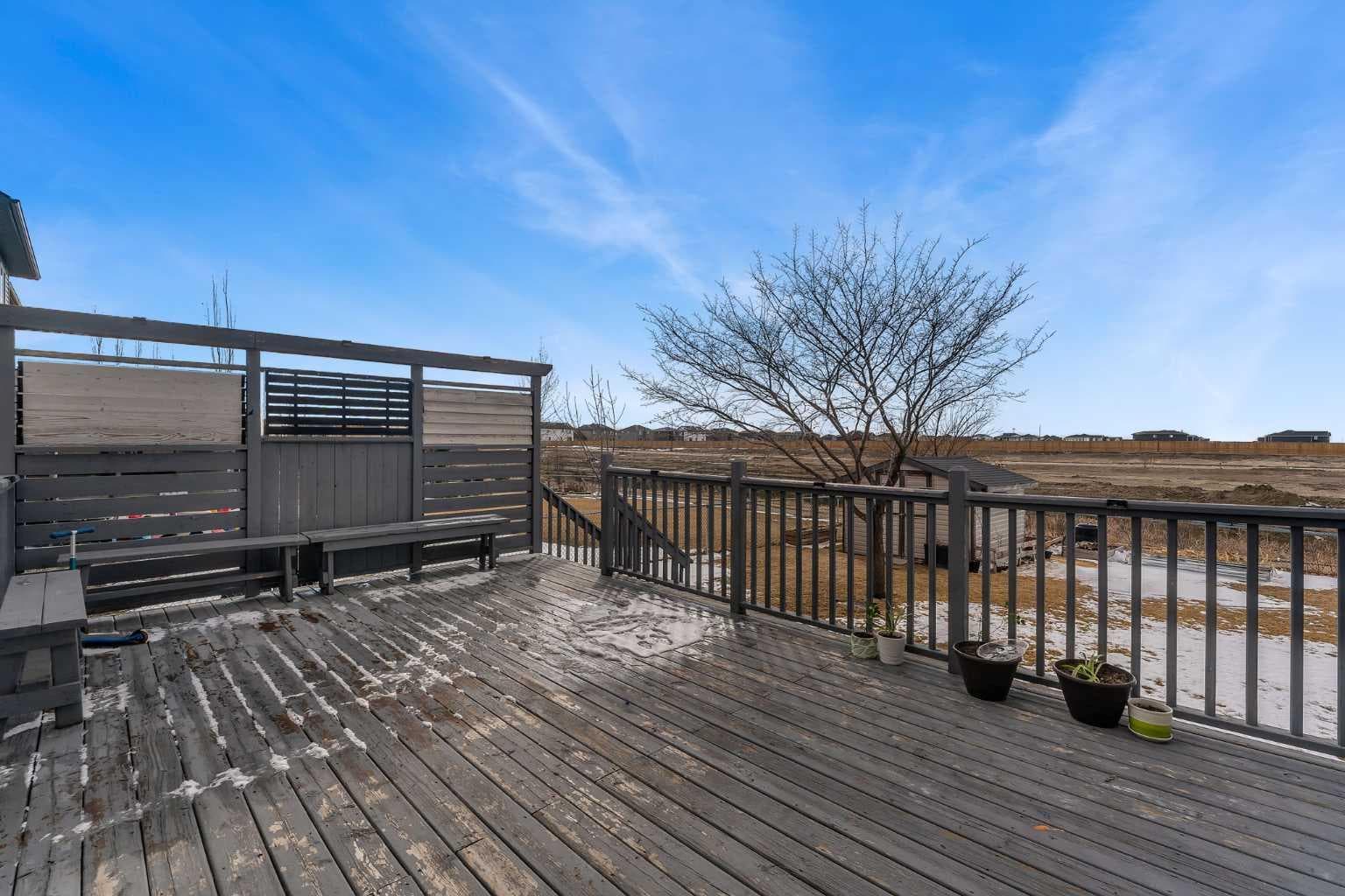 156 Bishop Crescent NW