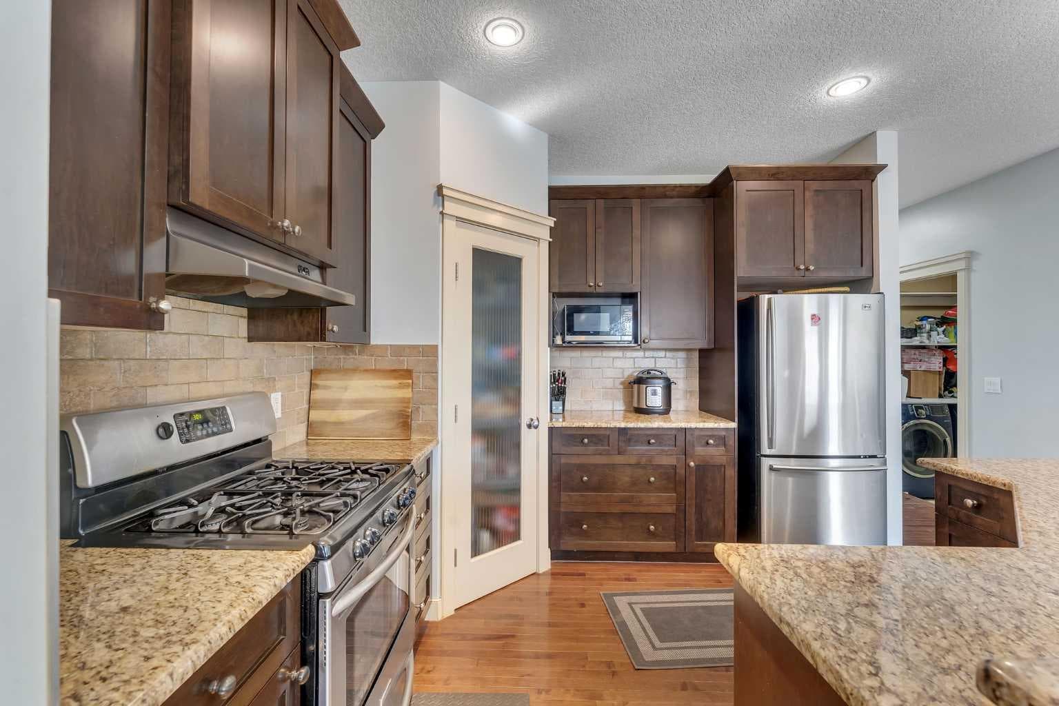 156 Bishop Crescent NW