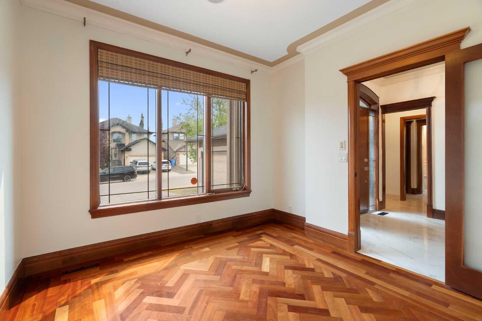 8 Coulee Park SW