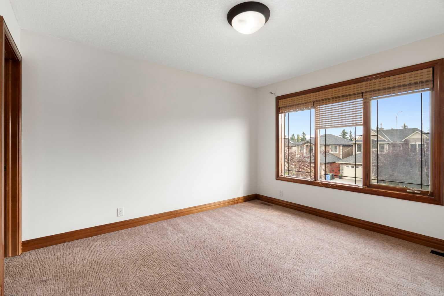 8 Coulee Park SW