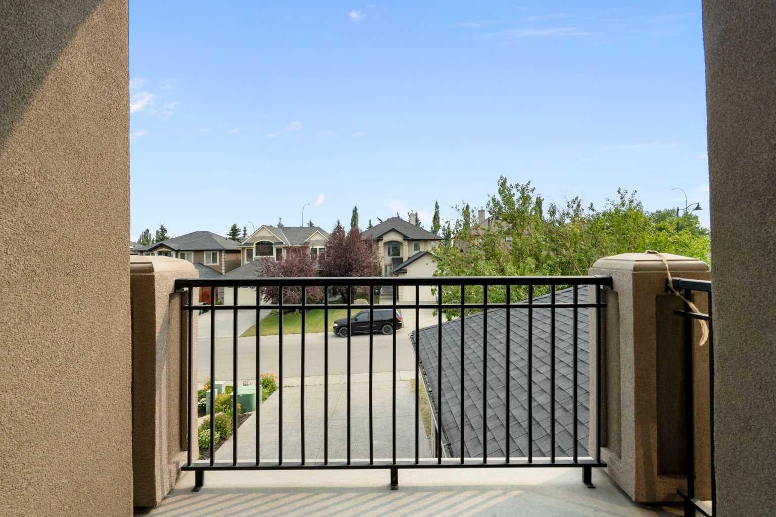 8 Coulee Park SW