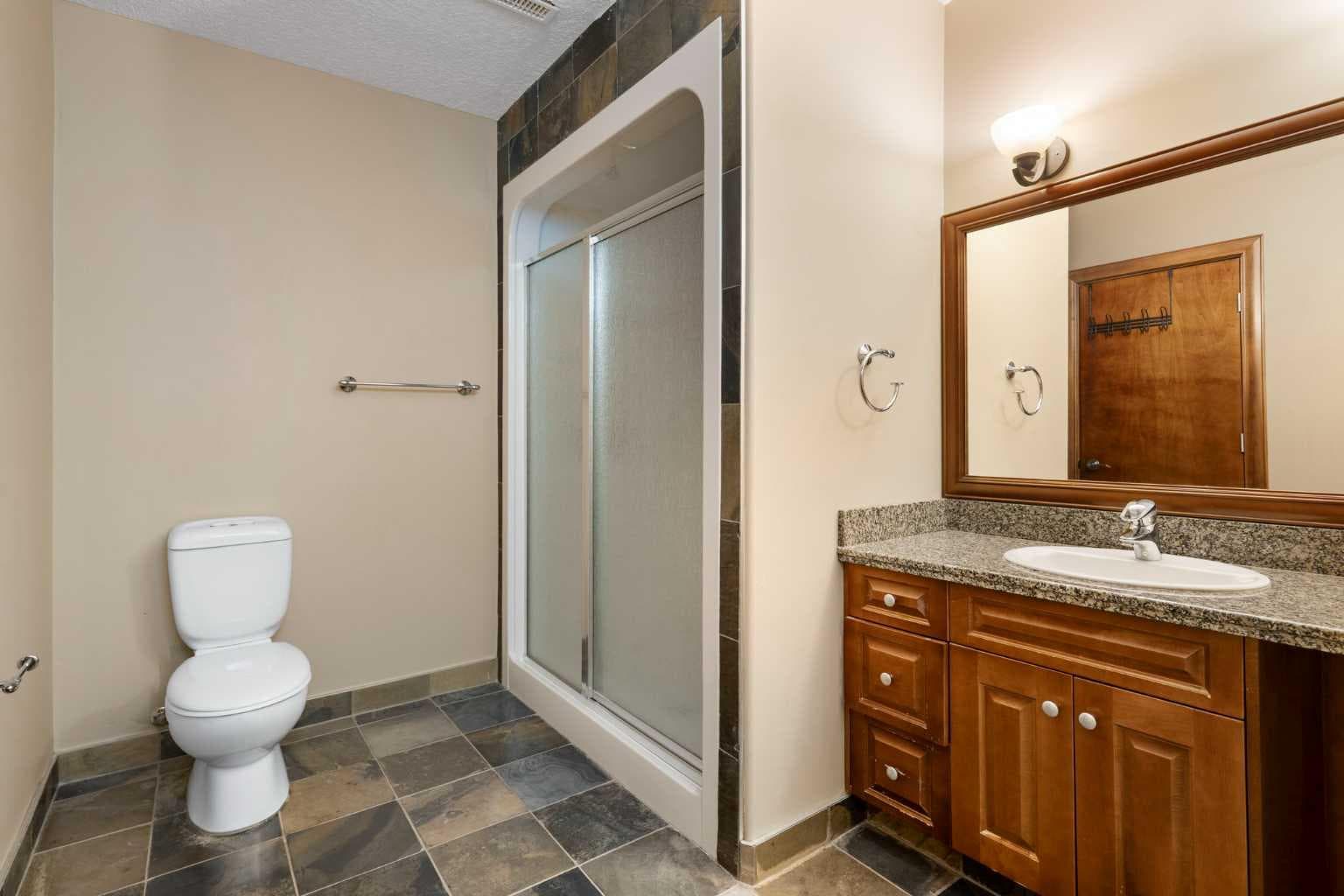8 Coulee Park SW