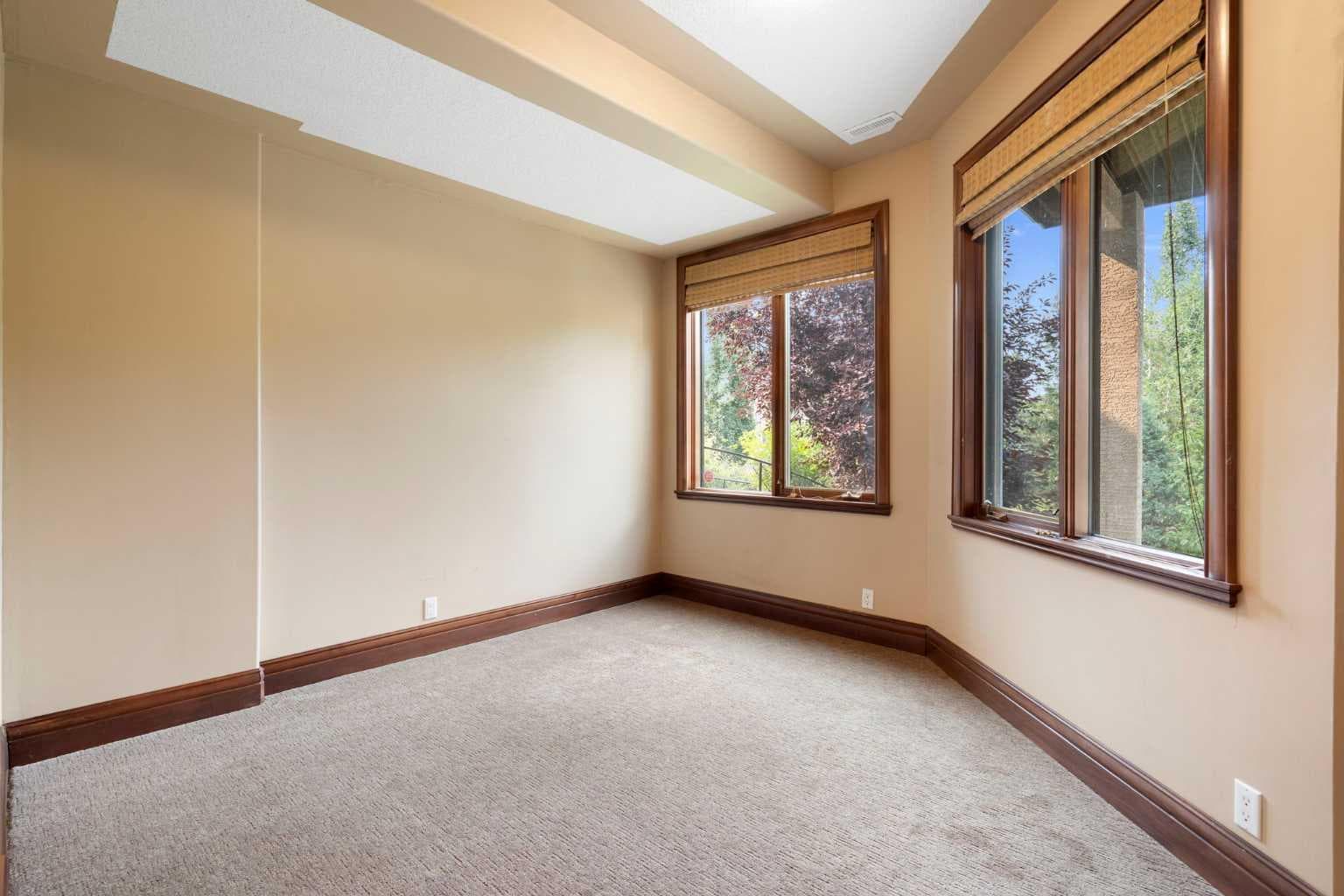 8 Coulee Park SW