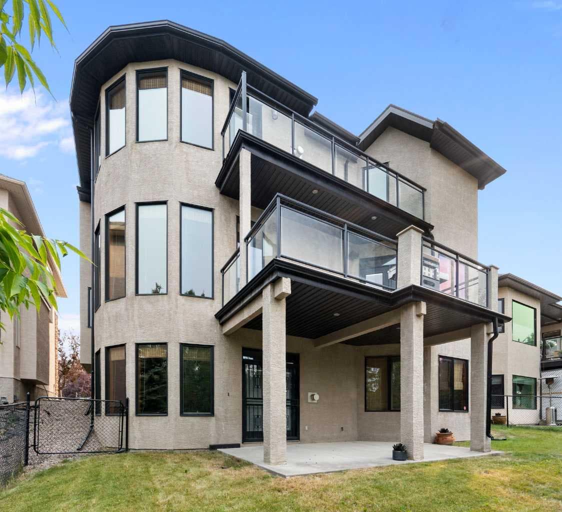 8 Coulee Park SW