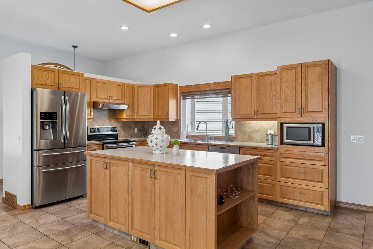 246 Mt Lorette Place SE