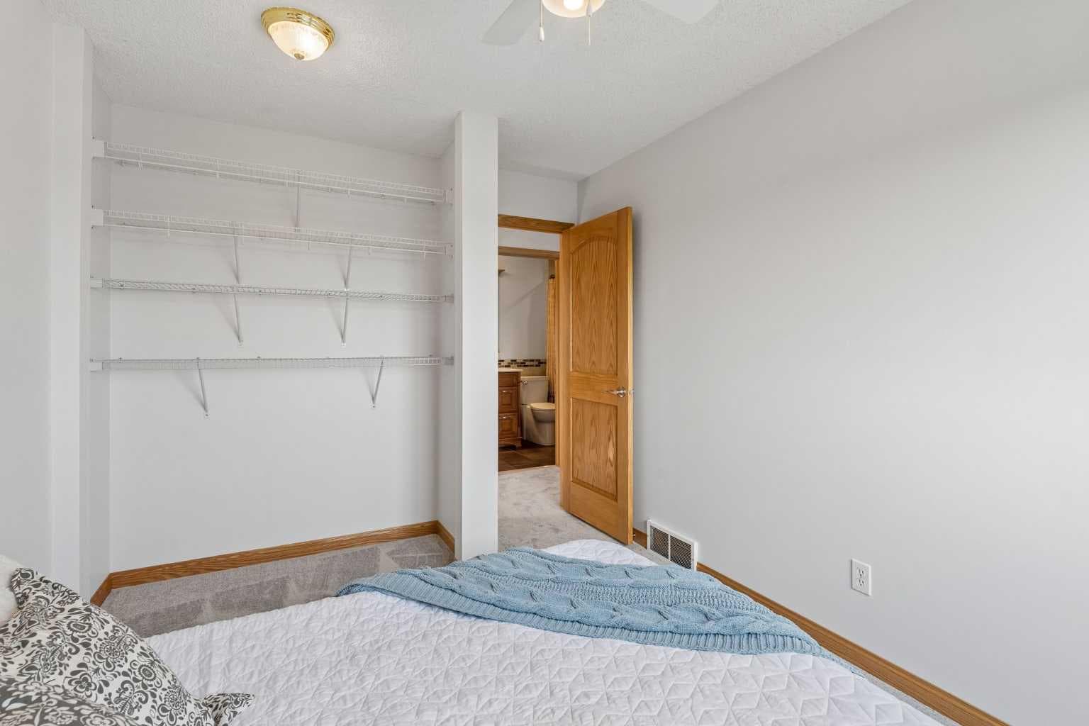 246 Mt Lorette Place SE