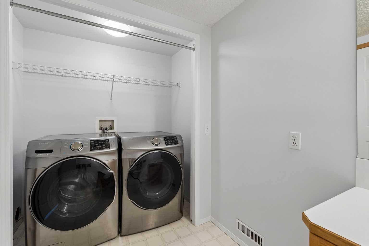 246 Mt Lorette Place SE