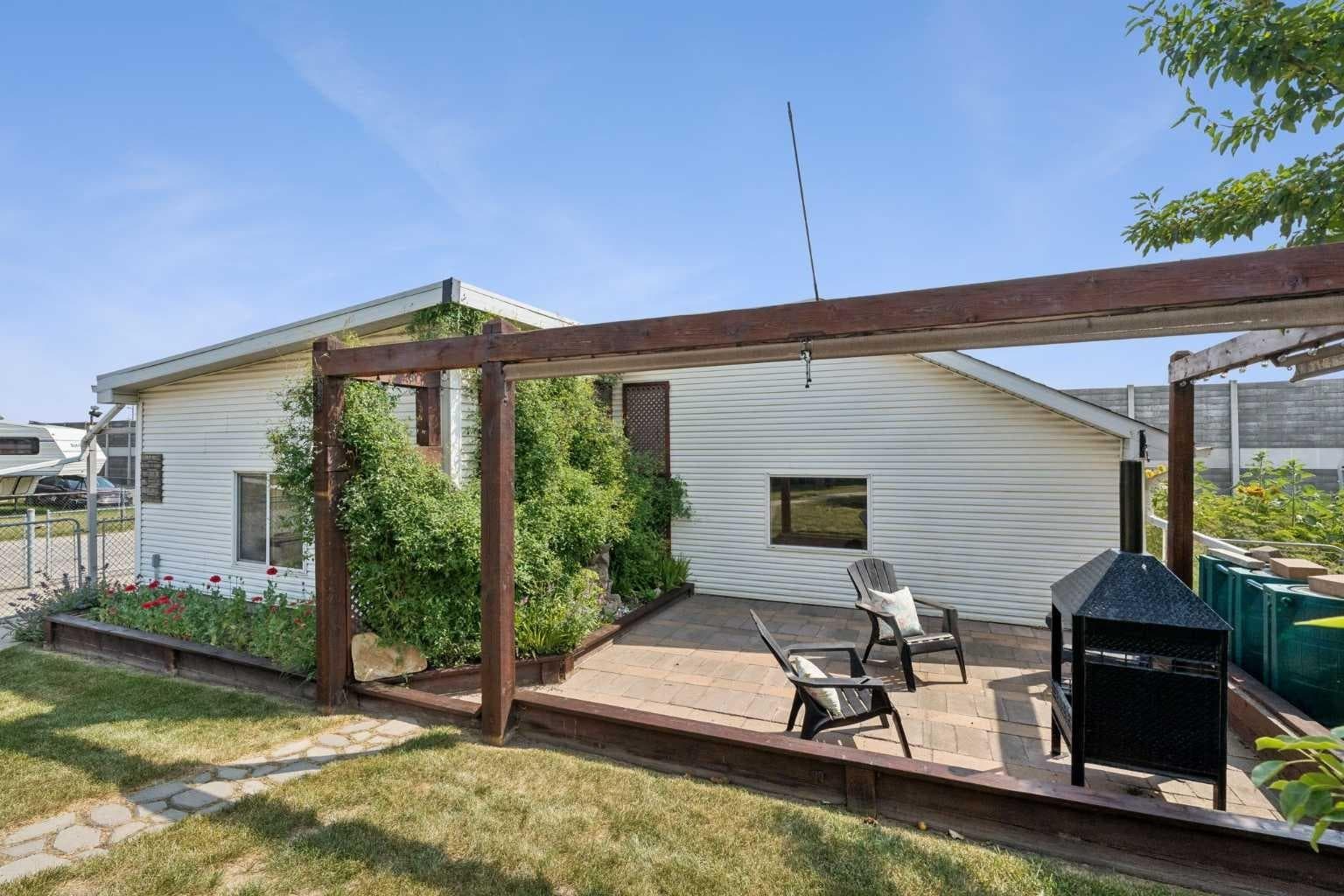 246 Mt Lorette Place SE