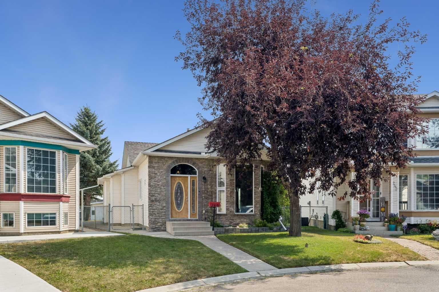 246 Mt Lorette Place SE