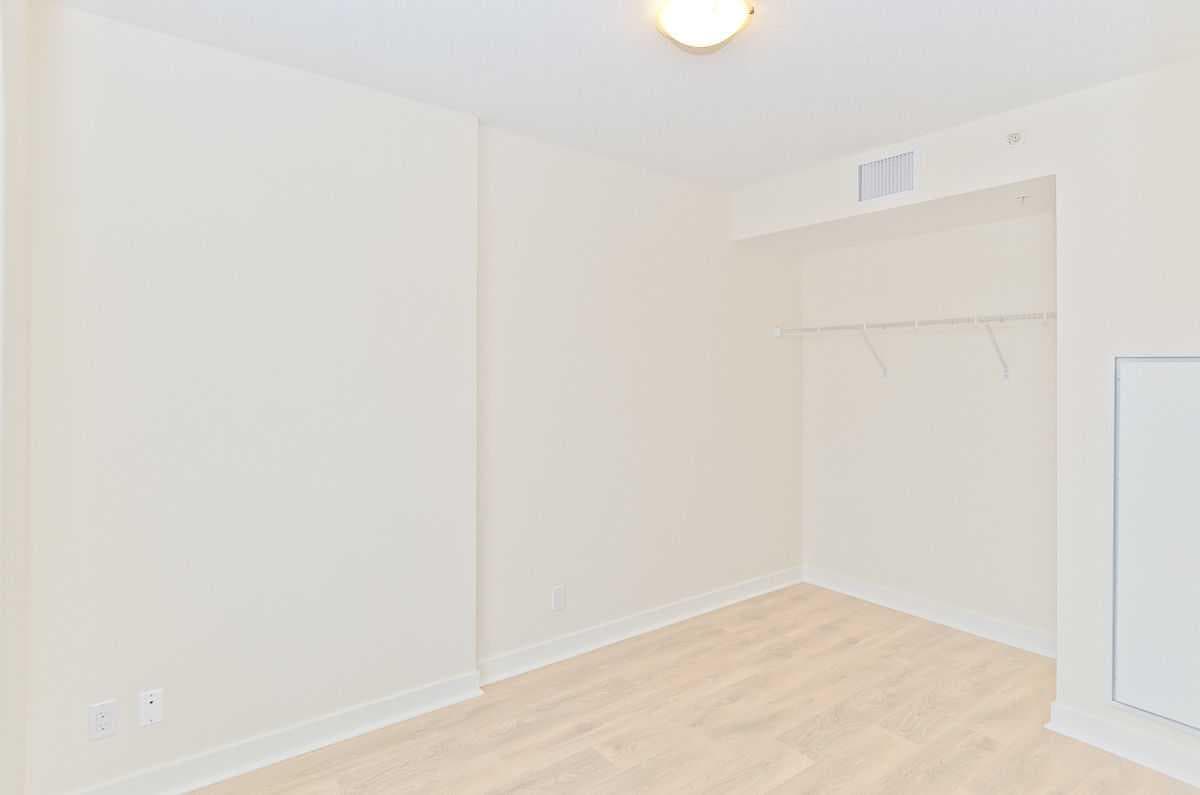 713, 30 Brentwood Common NW