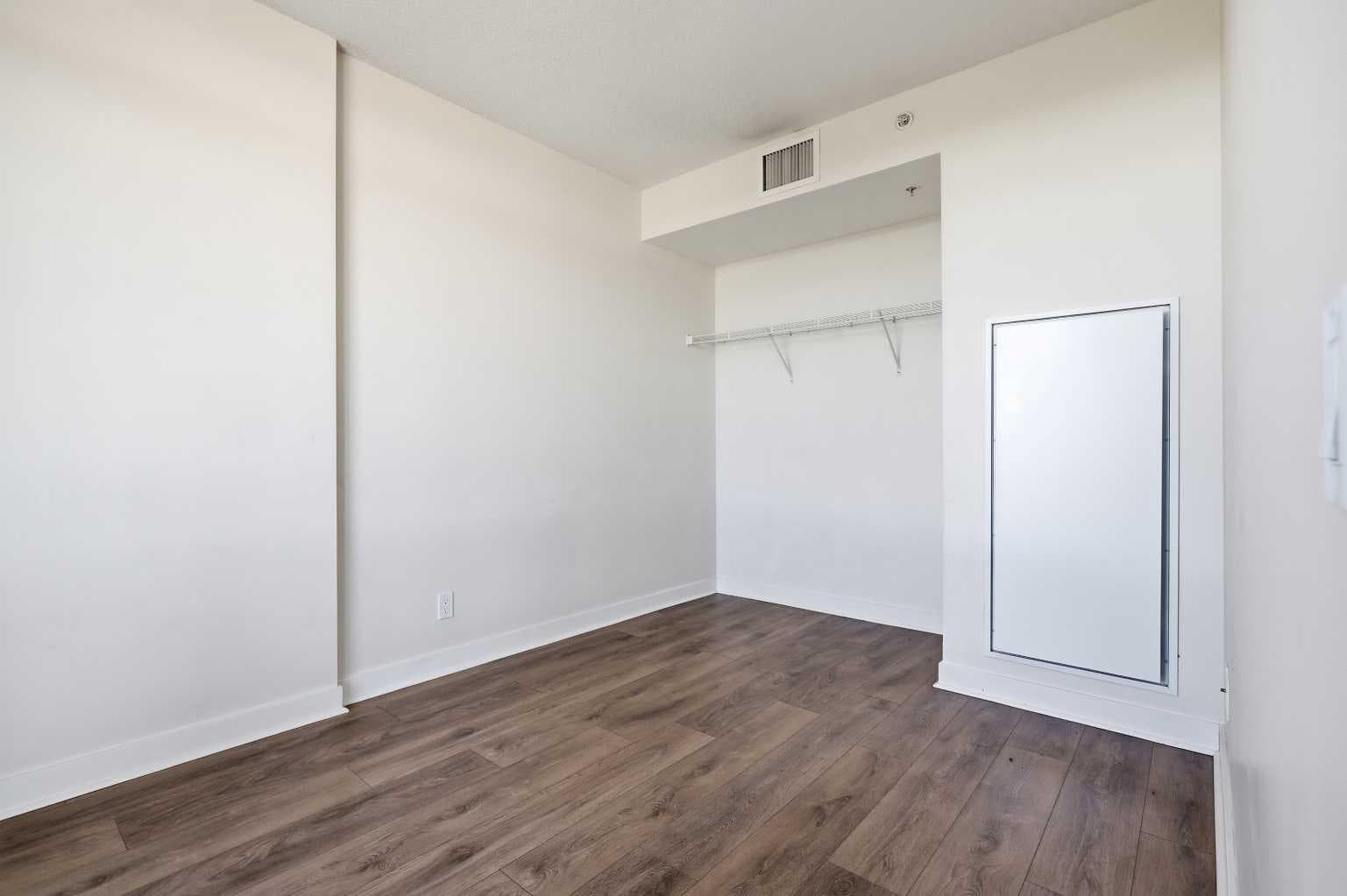 713, 30 Brentwood Common NW
