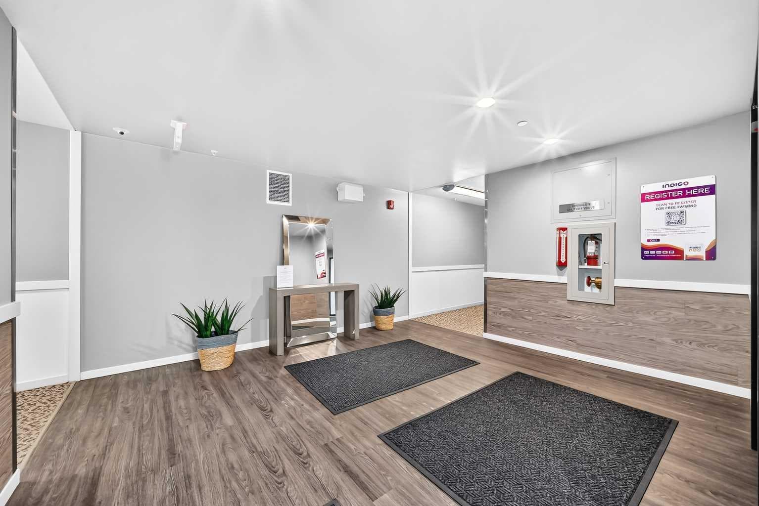 1406, 181 Skyview Ranch Manor NE