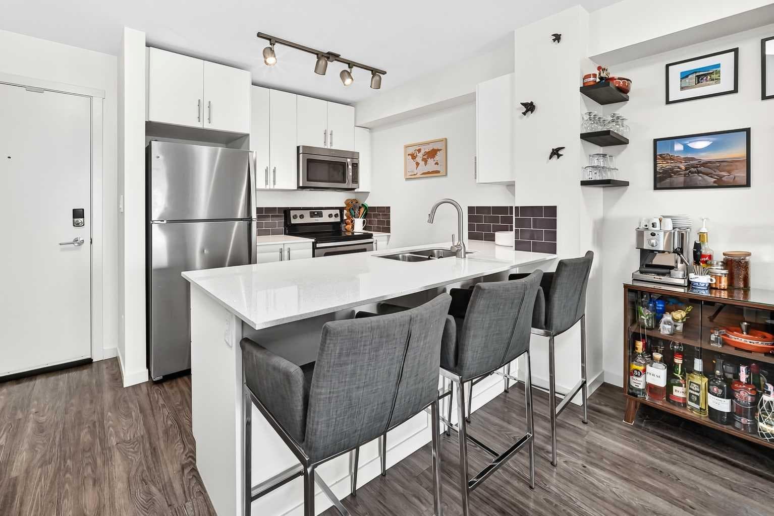1406, 181 Skyview Ranch Manor NE