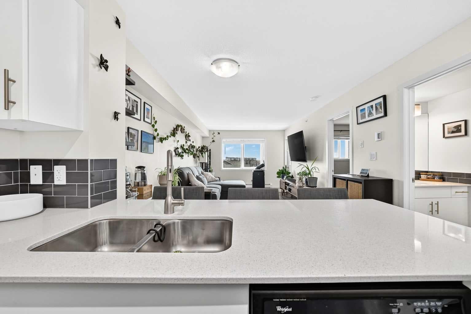1406, 181 Skyview Ranch Manor NE