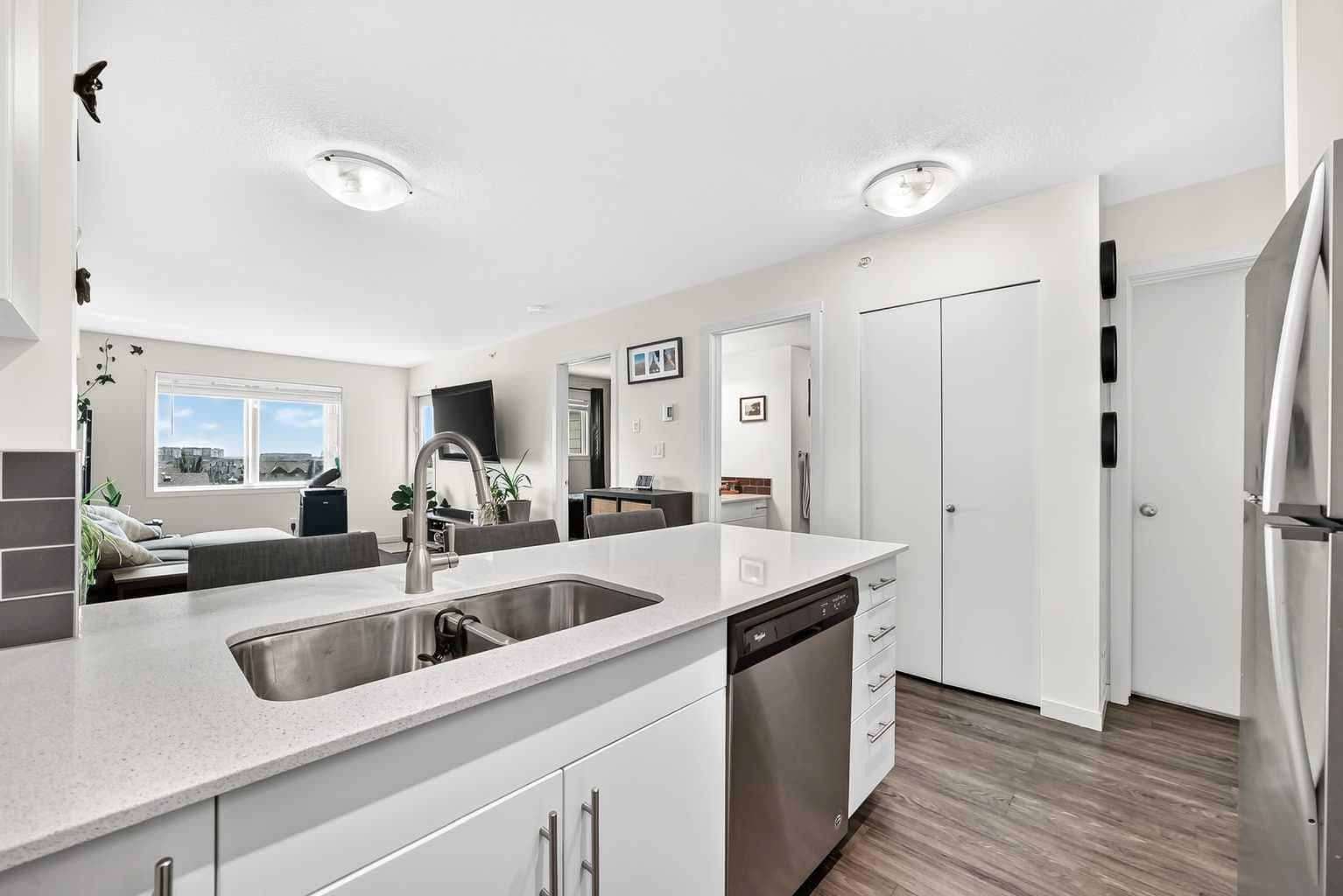 1406, 181 Skyview Ranch Manor NE
