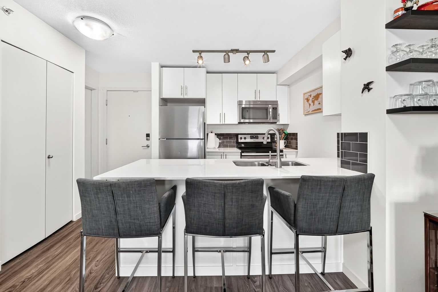 1406, 181 Skyview Ranch Manor NE