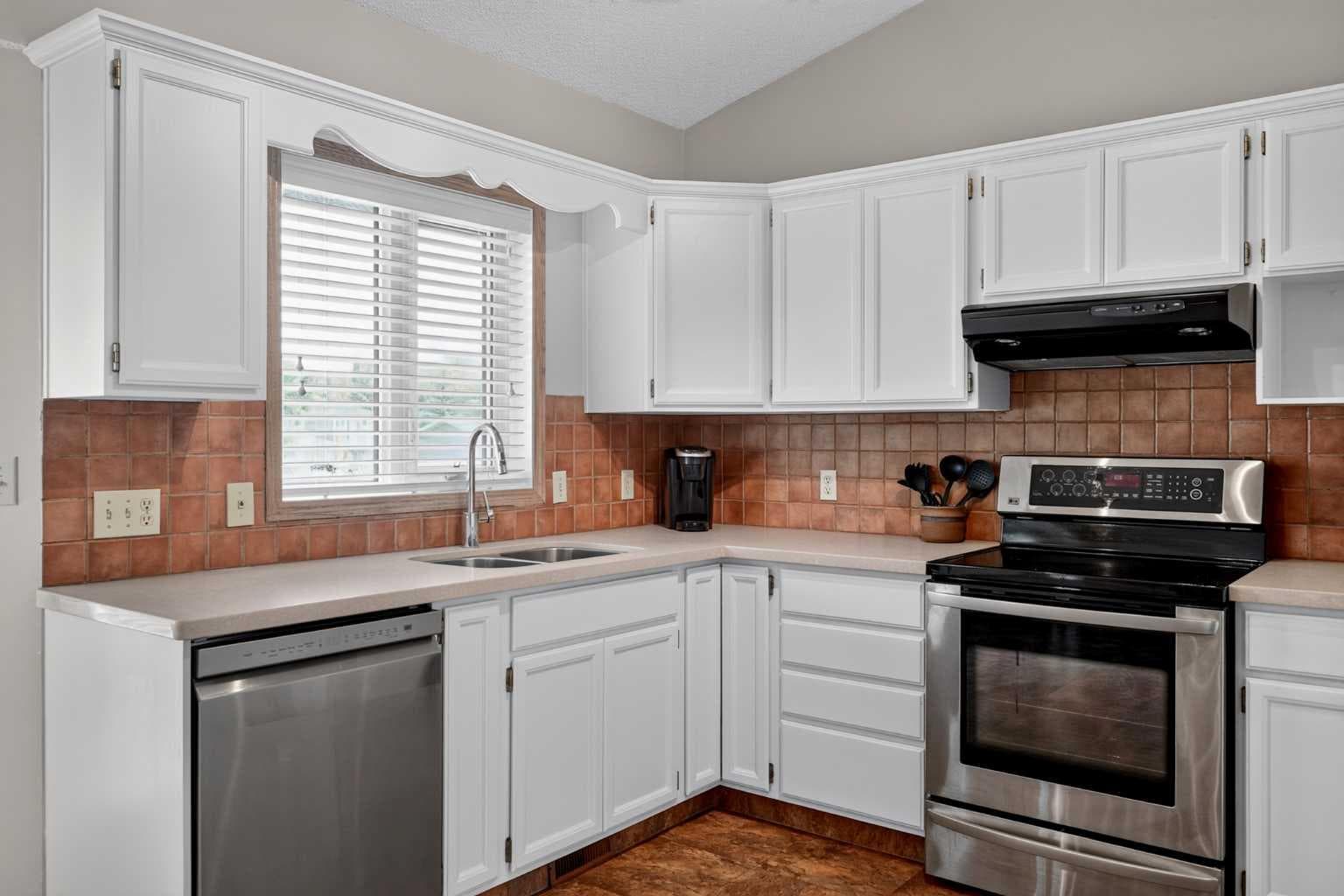 105 Riverview Court SE