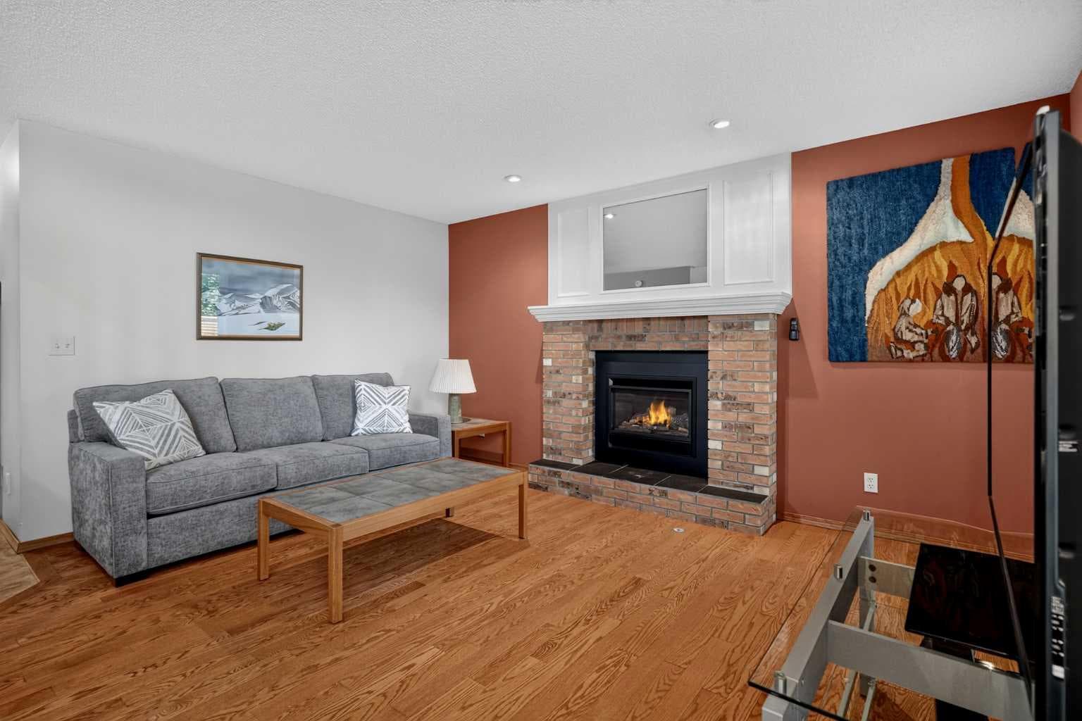 105 Riverview Court SE