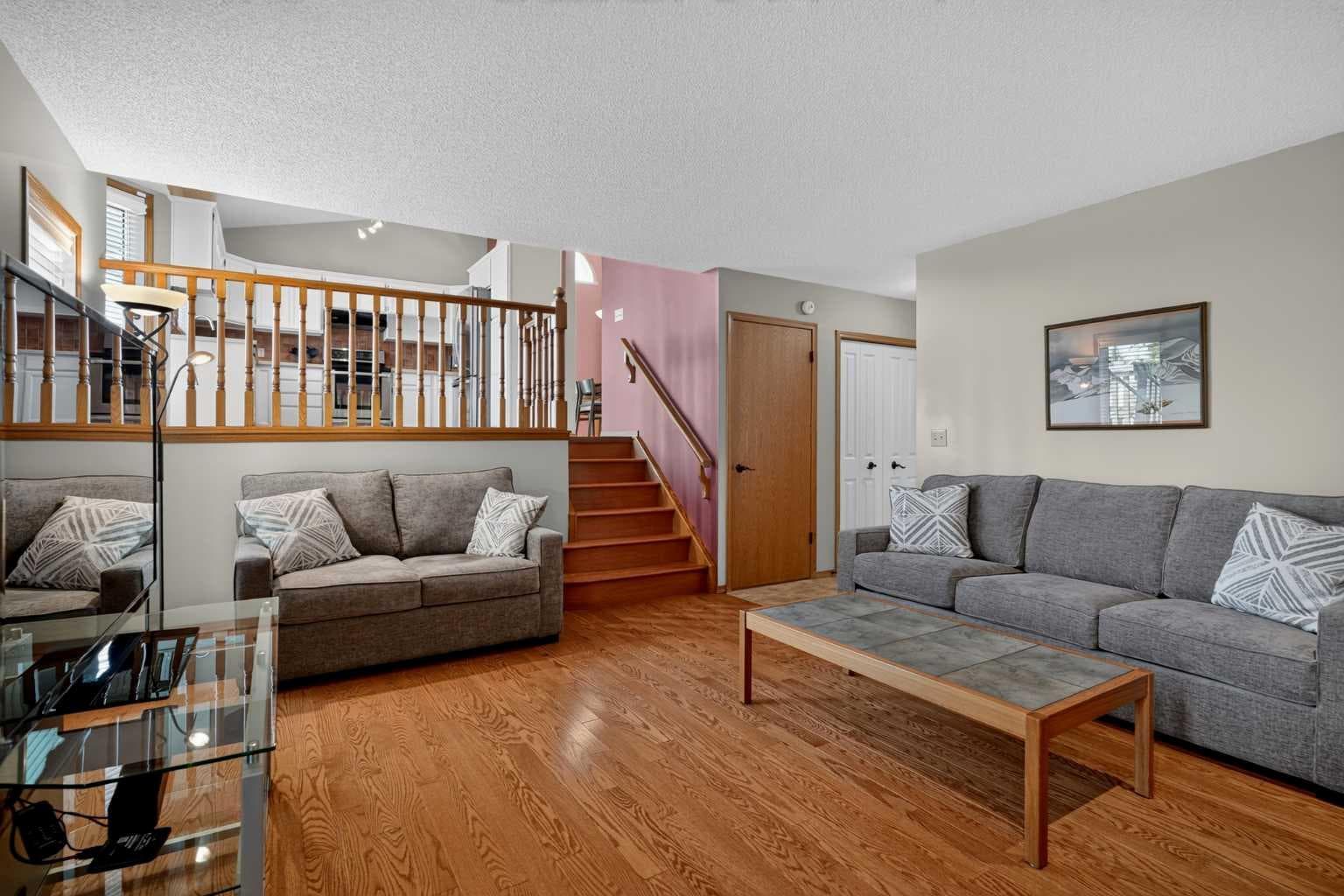 105 Riverview Court SE