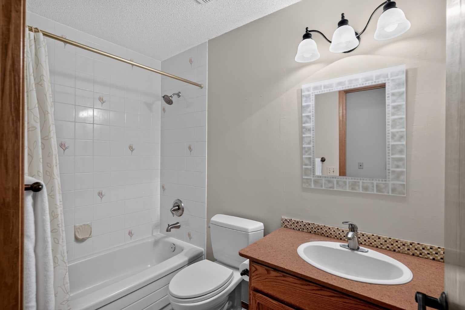 105 Riverview Court SE