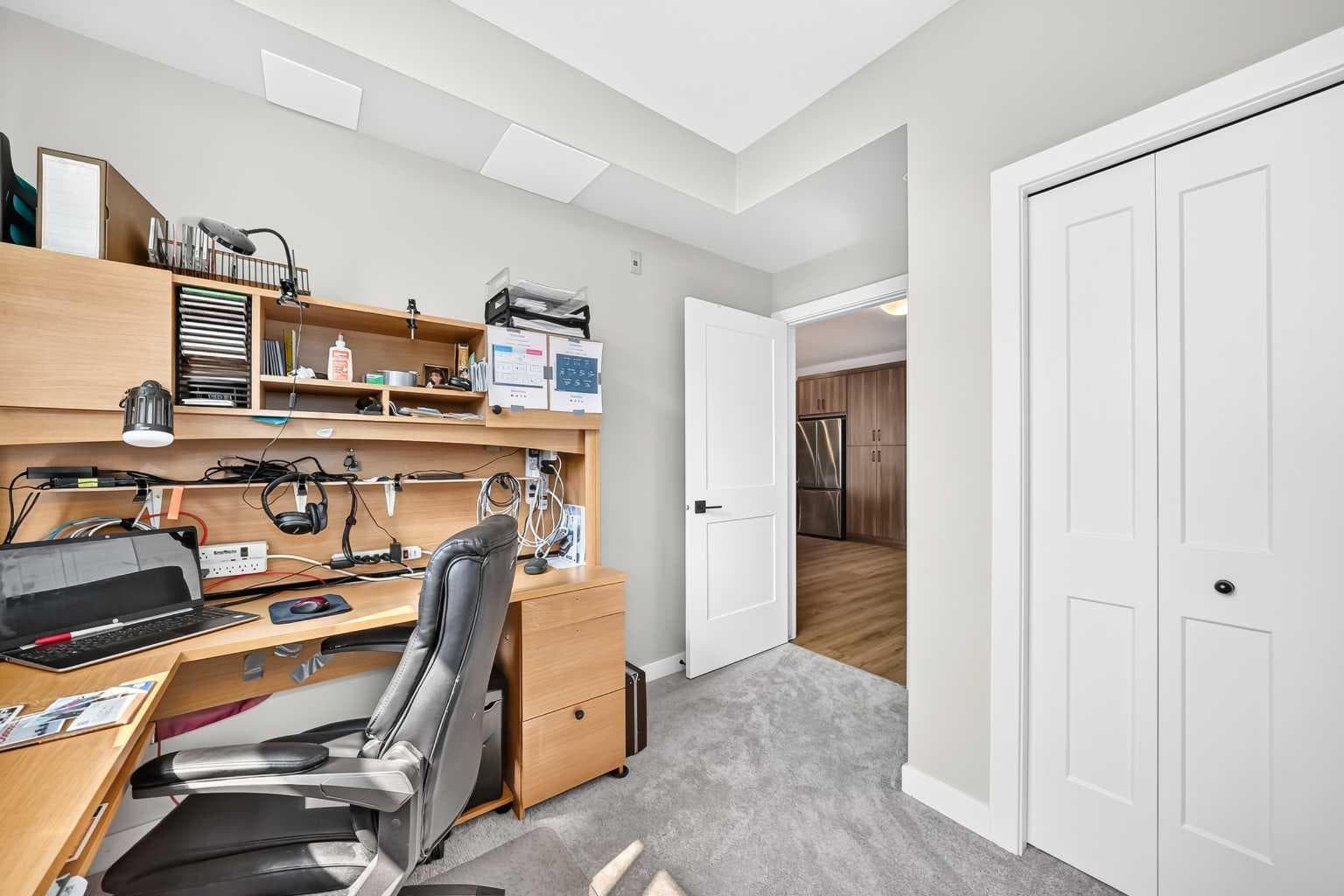 6106, 200 Seton Circle SE